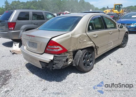 2003 Mercedes-Benz C 240 из США, поврежденный, VIN WDBRF61J43E014165